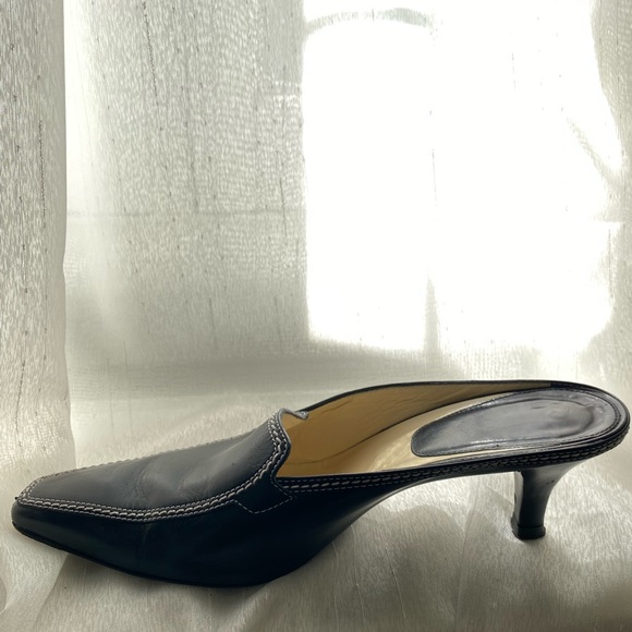 TOD’S Mules - Picture 2 of 3